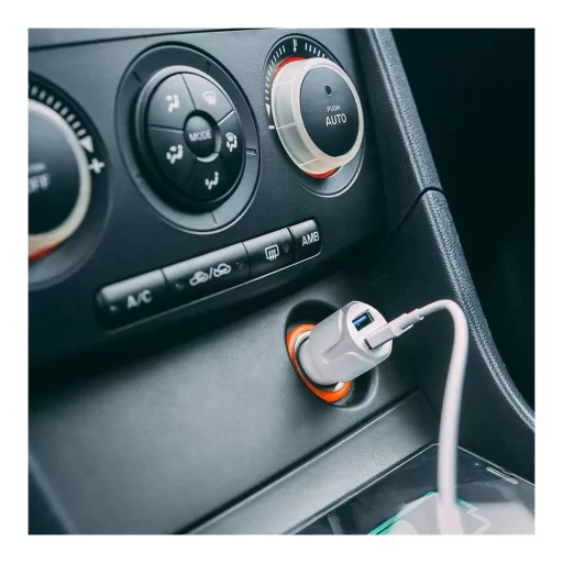 Autós szivargyújtó adapter 2 USB aljzattal - 2,4 A - Fehér
